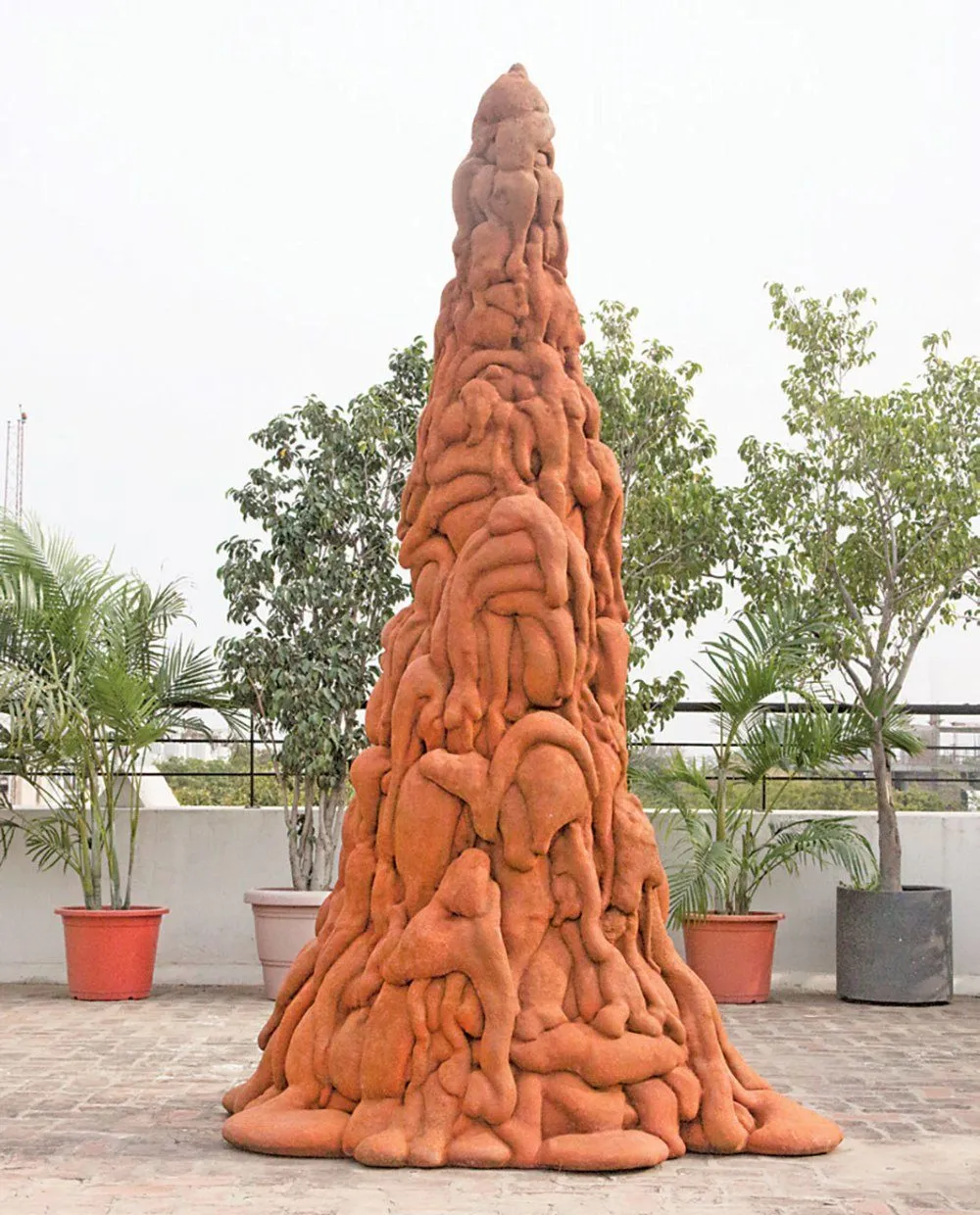 Alwar Balasubramaniam, Study for a liquid mountain, 2017–18, fiberglass, iron, 111 × 56 × 56“.